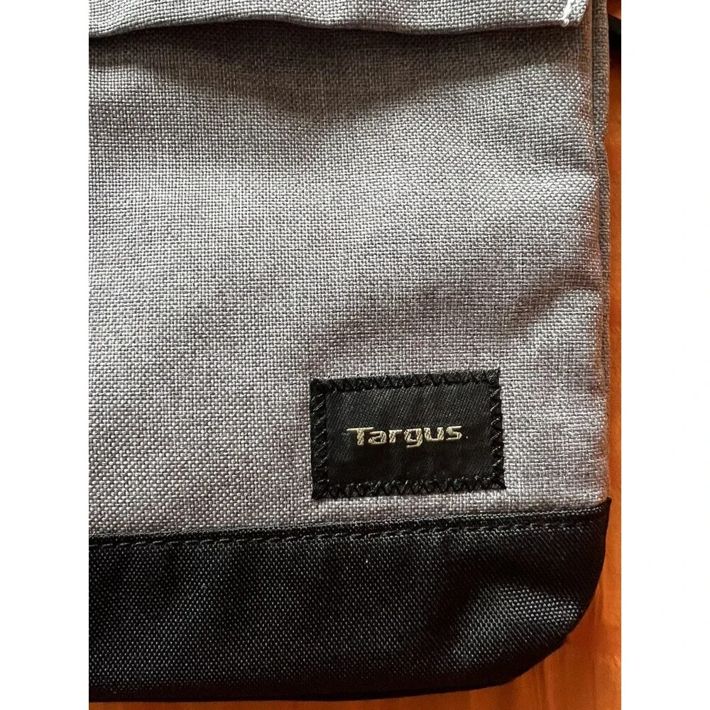 Targus Black/Gray Lightweight Laptop Computer Shoulder Messenger Bag EUC